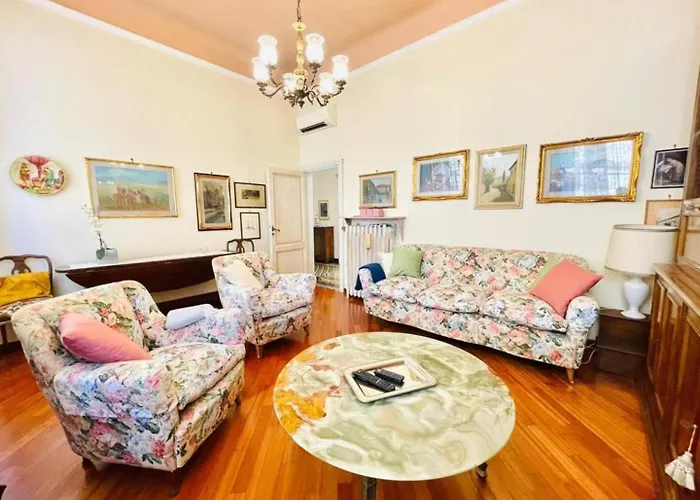 Antiques Lover\'S Flat, Florence
