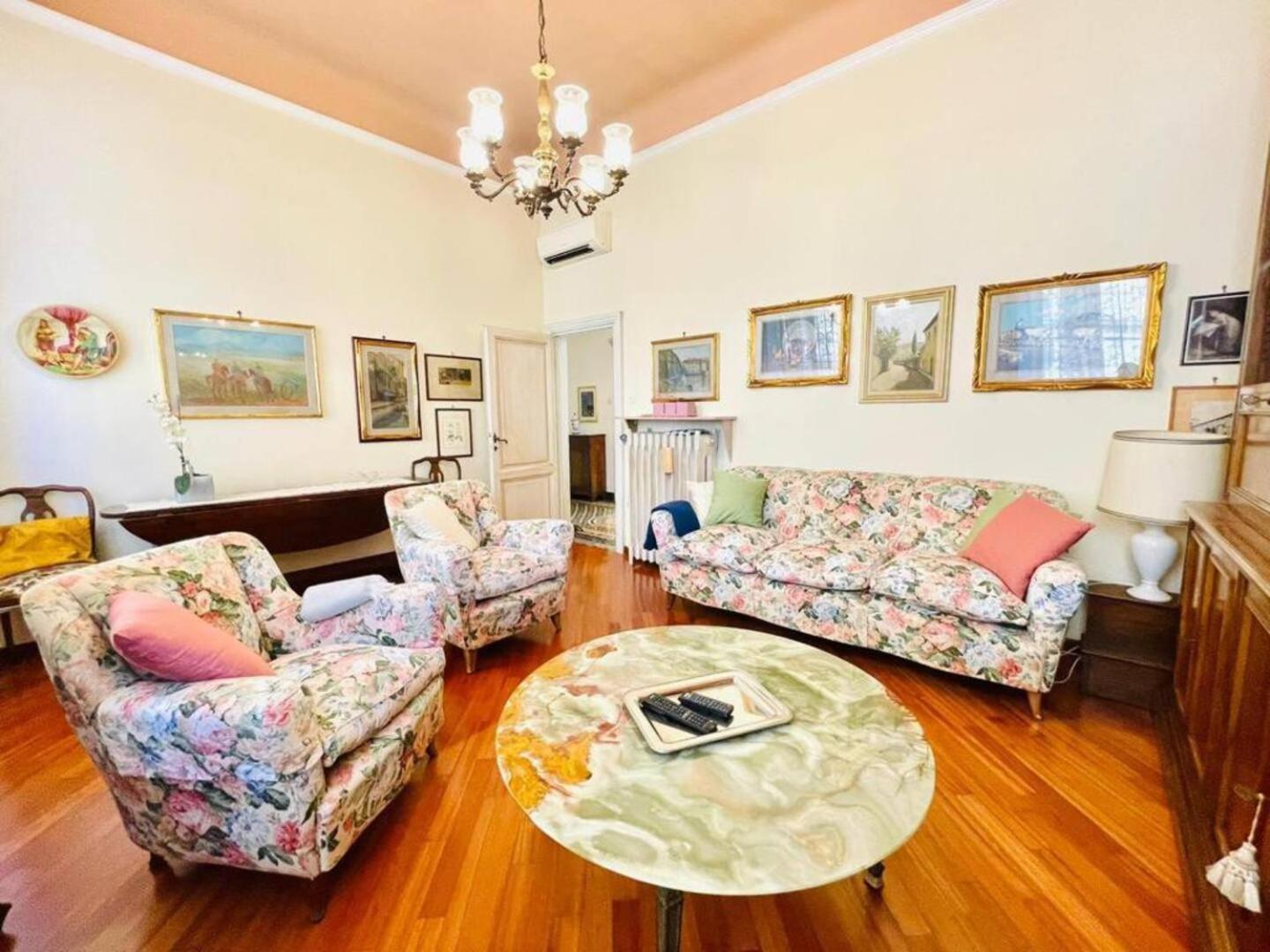 Antiques Lover's Flat, * Florenz